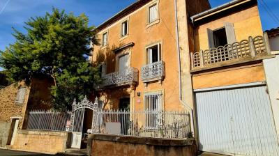 Bourgeoise House And Independent Gite With Large Wine Cellar, Courtyards And Garden.