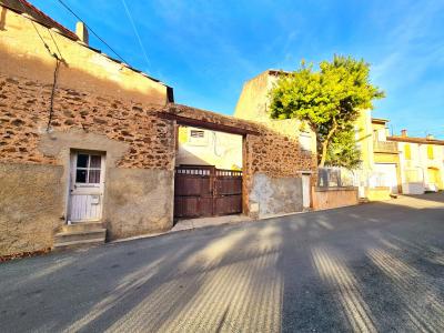 Bourgeoise House And Independent Gite With Large Wine Cellar, Courtyards And Garden.