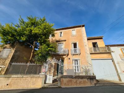 Bourgeoise House And Independent Gite With Large Wine Cellar, Courtyards And Garden.