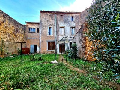 Bourgeoise House And Independent Gite With Large Wine Cellar, Courtyards And Garden.