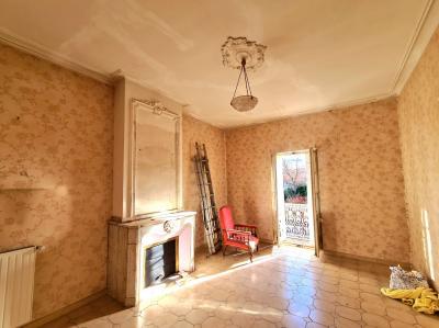 Bourgeoise House And Independent Gite With Large Wine Cellar, Courtyards And Garden.