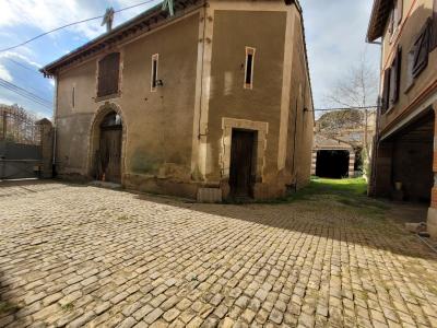 Former Domaine With 150 M2 Of Living Space And Winegrowing Barn Of 250 M2 On A Plot Of 980 M2.