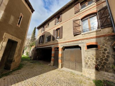 Former Domaine With 150 M2 Of Living Space And Winegrowing Barn Of 250 M2 On A Plot Of 980 M2.