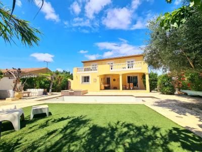 Beautiful Provencal Style Villa With 5 Bedrooms On A 718 M2 Plot With Several Terraces And Pool, In