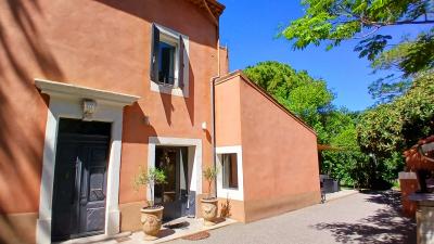Stunning 18th Century Property With 348 M2 Of Living Space On A 3899 M2 Landscaped Park With Pool An