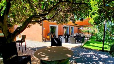 Stunning 18th Century Property With 348 M2 Of Living Space On A 3899 M2 Landscaped Park With Pool An