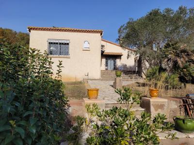 Charming Villa To Refresh With 100 M2 Of Living Space Plus An Independent Studio, On 900 M2 Of Land