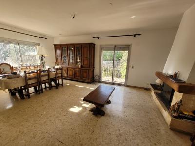 Charming Villa To Refresh With 100 M2 Of Living Space Plus An Independent Studio, On 900 M2 Of Land