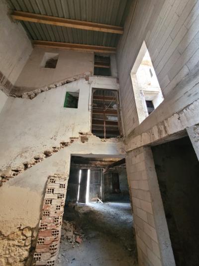 Large Stone Barn With 210 M2 Of Floor Space, In Need Of Renovation, With A Small Courtyard, Terrace