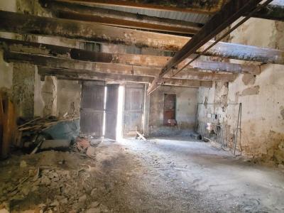 Large Stone Barn With 210 M2 Of Floor Space, In Need Of Renovation, With A Small Courtyard, Terrace
