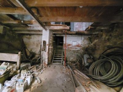 Large Stone Barn With 210 M2 Of Floor Space, In Need Of Renovation, With A Small Courtyard, Terrace