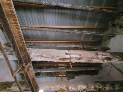Large Stone Barn With 210 M2 Of Floor Space, In Need Of Renovation, With A Small Courtyard, Terrace