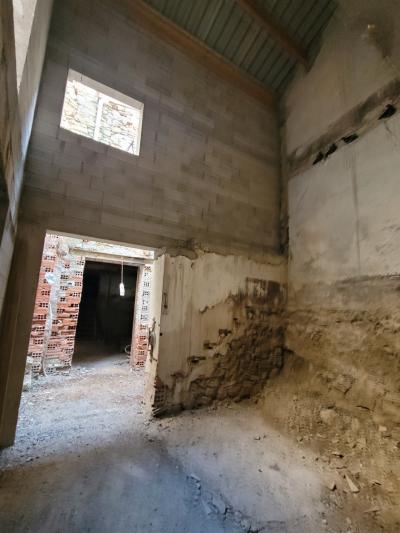 Large Stone Barn With 210 M2 Of Floor Space, In Need Of Renovation, With A Small Courtyard, Terrace