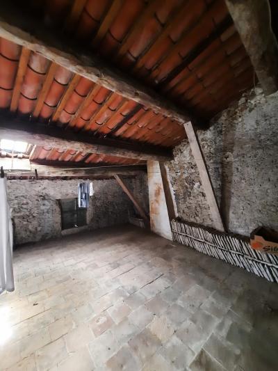 Large Character House To Renovate With 110 M2 Of Living Space, Attic And Stable To Convert Plus A Ro