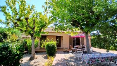 Single Storey Villa With Main Residence And Gite, On A Landscaped Plot Of 599 M2 With Pool.