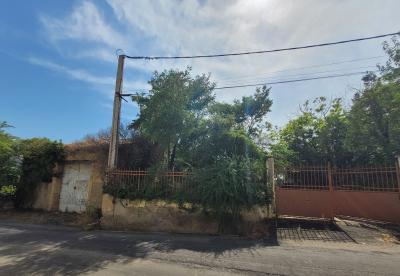 Old Stone Barn With 150 M2 Of Floor Space Over 2 Levels On 755 M2 Of Land.