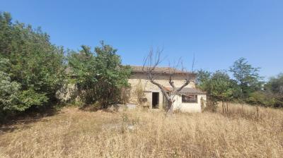 Old Stone Barn With 150 M2 Of Floor Space Over 2 Levels On 755 M2 Of Land.