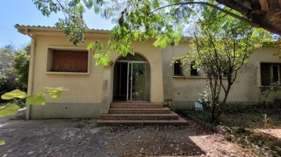 Charming House Dating From The 60s, Situated Off A Housing Estate On A Generous 849 M2 Plot, Offerin