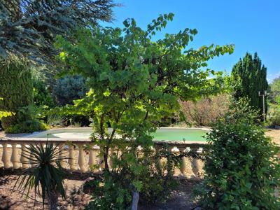 Pretty Villa In Need Of Updating, Offering 90 M2 Living Space On Charming 1311 M2 Plot With Pool And