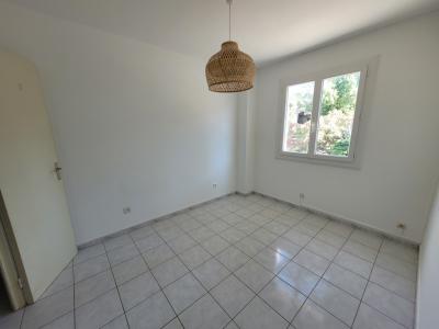 Pretty Villa In Need Of Updating, Offering 90 M2 Living Space On Charming 1311 M2 Plot With Pool And