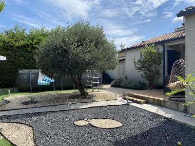 Very Comfortable Single Storey Villa With 4 Bedrooms And Garage On A Private Plot Of 700 M2.