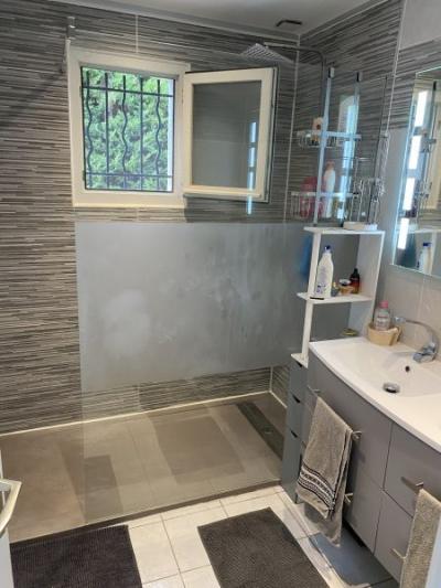 Very Comfortable Single Storey Villa With 4 Bedrooms And Garage On A Private Plot Of 700 M2.