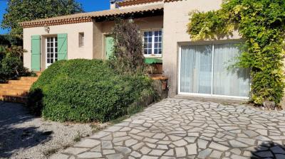 Charming, Cosy Single Storey Villa With 100 M2 Living Space, 830 M2 Garden, Large Garage And Swimmin