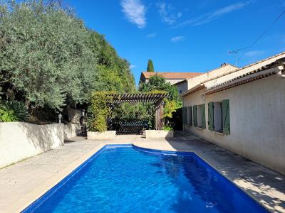 Charming, Cosy Single Storey Villa With 100 M2 Living Space, 830 M2 Garden, Large Garage And Swimmin