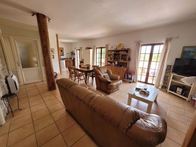 Very Pretty Stone House With 95 M2 Of Living Space, Terrace With Views, Courtyard And Swimming Pool.