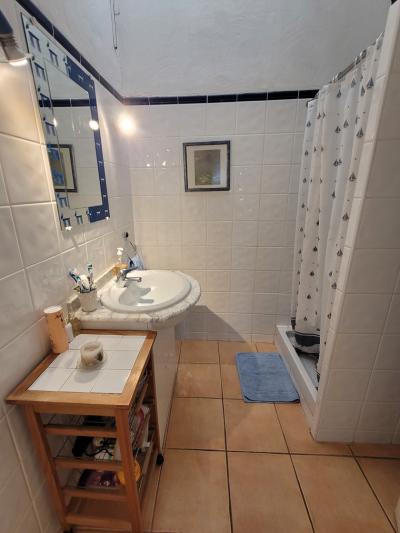 Very Pretty Stone House With 95 M2 Of Living Space, Terrace With Views, Courtyard And Swimming Pool.