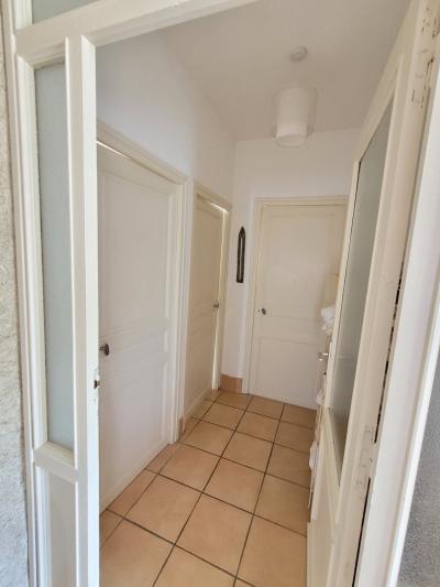 Very Pretty Stone House With 95 M2 Of Living Space, Terrace With Views, Courtyard And Swimming Pool.