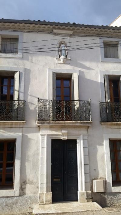 Beautiful Character Bourgeoise Home With 235 M2 Of Living Space, Terrace And Courtyard With Pool.