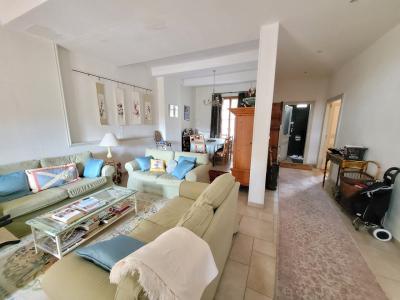 Beautiful Character Bourgeoise Home With 235 M2 Of Living Space, Terrace And Courtyard With Pool.