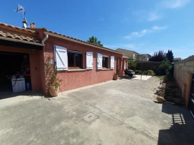 Detached Single Storey And Comfortable Villa With 105 M2 Of Living Space On 943 M2 With Pool.