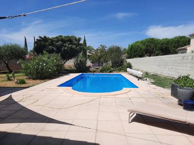 Detached Single Storey And Comfortable Villa With 105 M2 Of Living Space On 943 M2 With Pool.