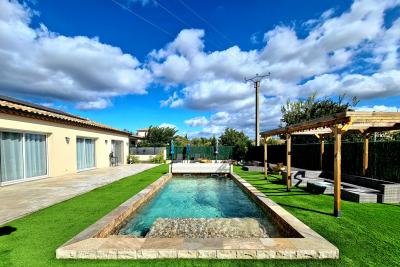 Superb Single Storey Villa With 137 M2 Of Living Space On A 808 M2 Plot With Heated Pool