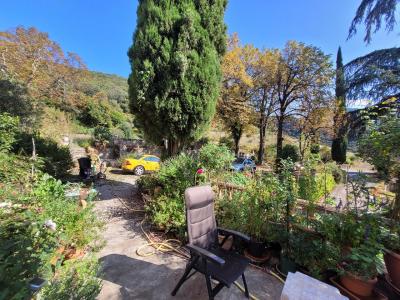 Former Stone Winegrower\'s Estate Set In Approximately 7 Ha Of Land, Offering 300 M2 Of Living Space