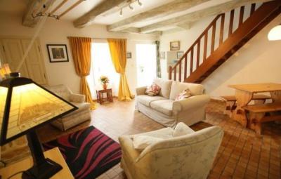 &#8364;72000 - Pretty Little Town House