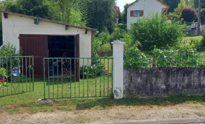 &#8364;164800 - Investment Property With 3 Flats, A Commercial Space And A Building Plot - Charroux