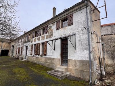 Large Property To Renovate, 15 Minutes From Angouleme.