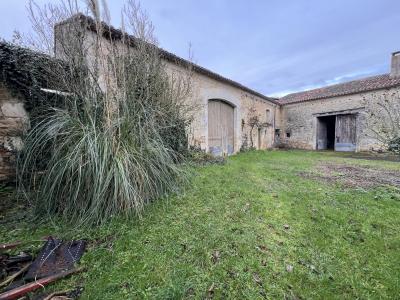 Large Property To Renovate, 15 Minutes From Angouleme.