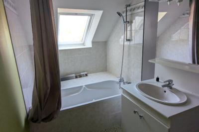 Flats / Apartments For Rent - 4 Rooms - 89 M2