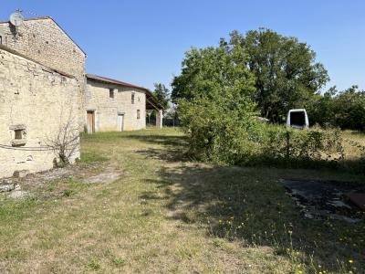 Stone House - 5 Km From St-jean-d\'angely