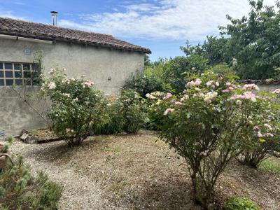 Maison De Bourg - Entre St-jean D\'angely & Niort