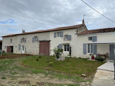 Village House - 10 Km From St-jean-d\'angely