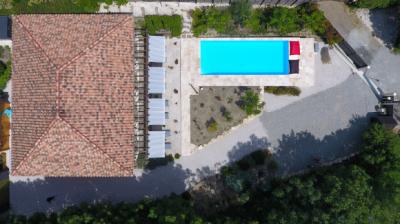 Timber-framed Villa - Panoramic View With Garden, Swimming Pool And Spa