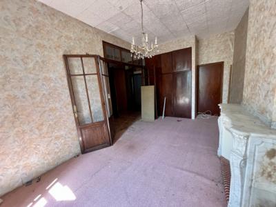 Near The Banks Of The Aude And The City: Real Estate Complex With Courtyards To Renovate