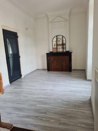 Chalabre Town Center In Character Building Very Well Renovated 2-room Apartment