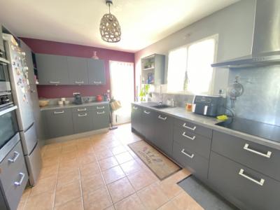 Ideally Located House In Limoux - Dominant View, Well-kept Exteriors, Quality Services