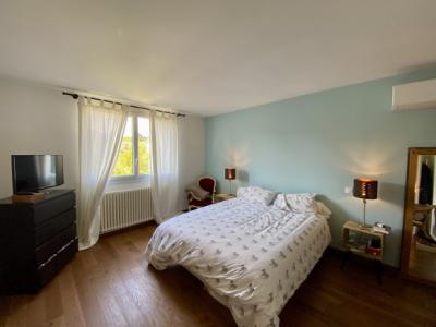Charming Renovated Townhouse With Garage And Garden